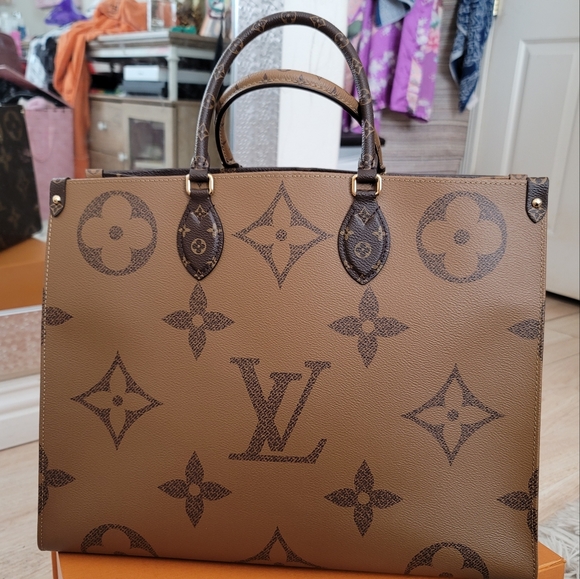 Louis Vuitton Handbags - Louis vuitton onthego GM